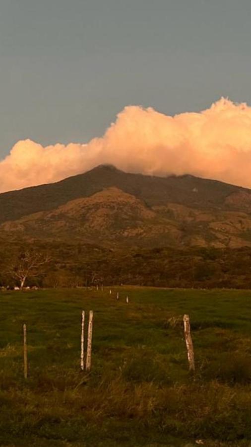Miravalles Volcano House Guayabal  Buitenkant foto