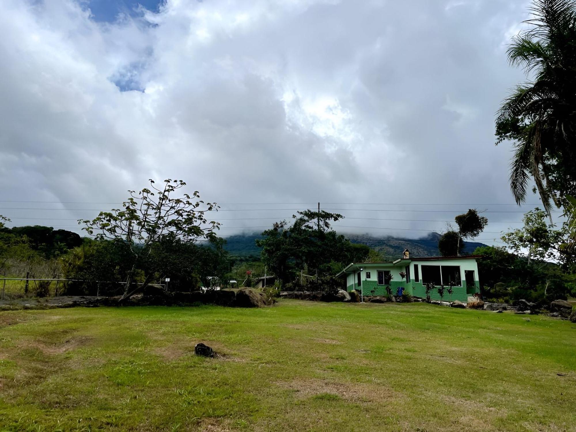 Miravalles Volcano House Guayabal  Buitenkant foto